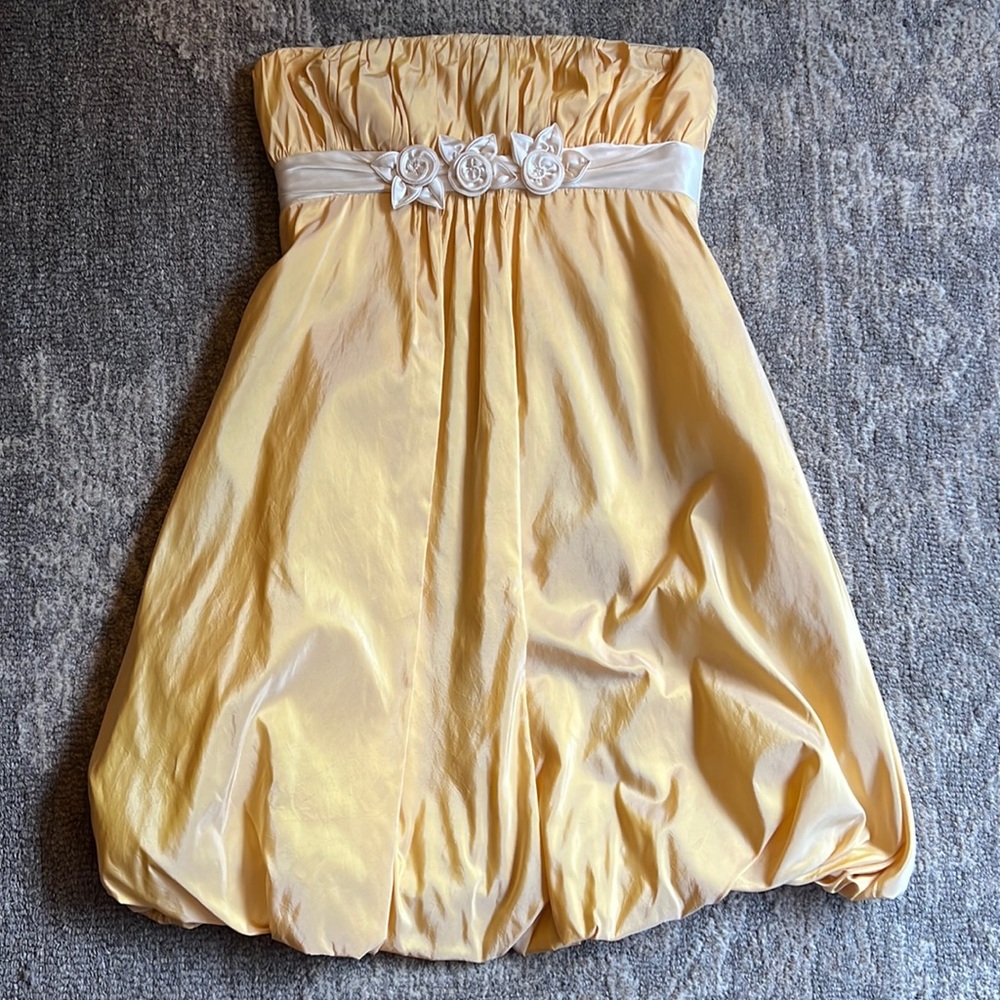 Carmen Marc Valvo Yellow Strapless Dress with Boned Bodice and Floral Appliqué